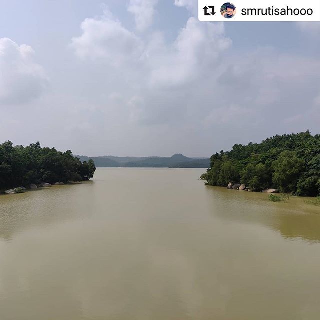 BBSRBuzz's tweet photo. #bhubaneswarbuzz Remal Dam Keonjhar pic courtesy @smrutisahooo ・・・
Traveling solo means getting to know the real you.

#soloride #mondayvibes #bikeride #twowheels #scenicroute #apacherr310 #rr310 #tvsracing #bmwmotorad #6months #kybsuspension #bybre  #michelintires #trellis … https://t.co/sjA2xXge0d