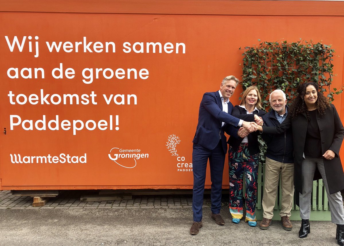 Rondleiding door wijk Paddepoel in Groningen met gesprekken bewoners over schop die de grond ingaat om wijk robuust te maken tegen weersextremen. Minister <a href="/CvNieuwenhuizen/">Cora van Nieuwenhuizen</a> geeft €5,2 mln aan projecten in <a href="/Meerssen_NL/">Gemeente Meerssen</a>, @Gem_Groningen en regio Utrecht nieuwsienw.nl/1439224.aspx?t…