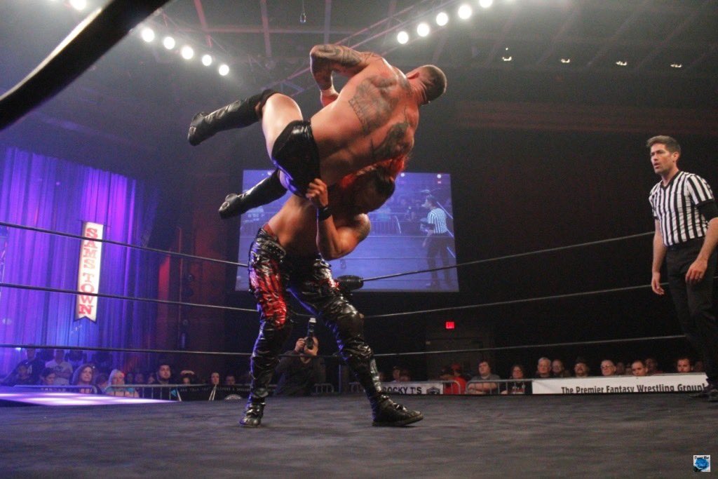 realKILLERkross's tweet photo. @fswvegas on @FiteTV has that match for you.

#SuperHeavyweights https://t.co/vgpjUWq9l0