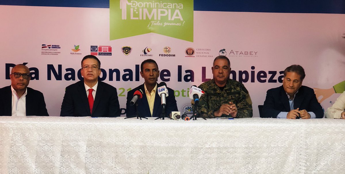 DomingoCG1's tweet photo. Hoy, a través del Plan Nacional de Manejo Integral de los Residuos Sólidos “@DominicanLimpia”, y un grupo de instituciones, hemos firmado un acuerdo que fortalecerá las Jornadas Nacionales de Limpieza y el Día Internacional de Limpieza de Playas, Costas y Riberas de Ríos en RD. https://t.co/LvIE7idMZ8