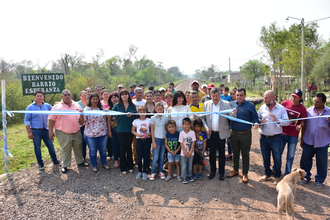 domingopeppo's tweet photo. Estamos en #PampaAlmiron inaugurando 7 cuadras de ripio en el Barrio Esperanza. En el marco de su 74 aniversario, seguimos inaugurando obras para mejorar la calidad de vida de los chaqueños.👏👏
#AniversariosChaco https://t.co/YtMtlZJDeH