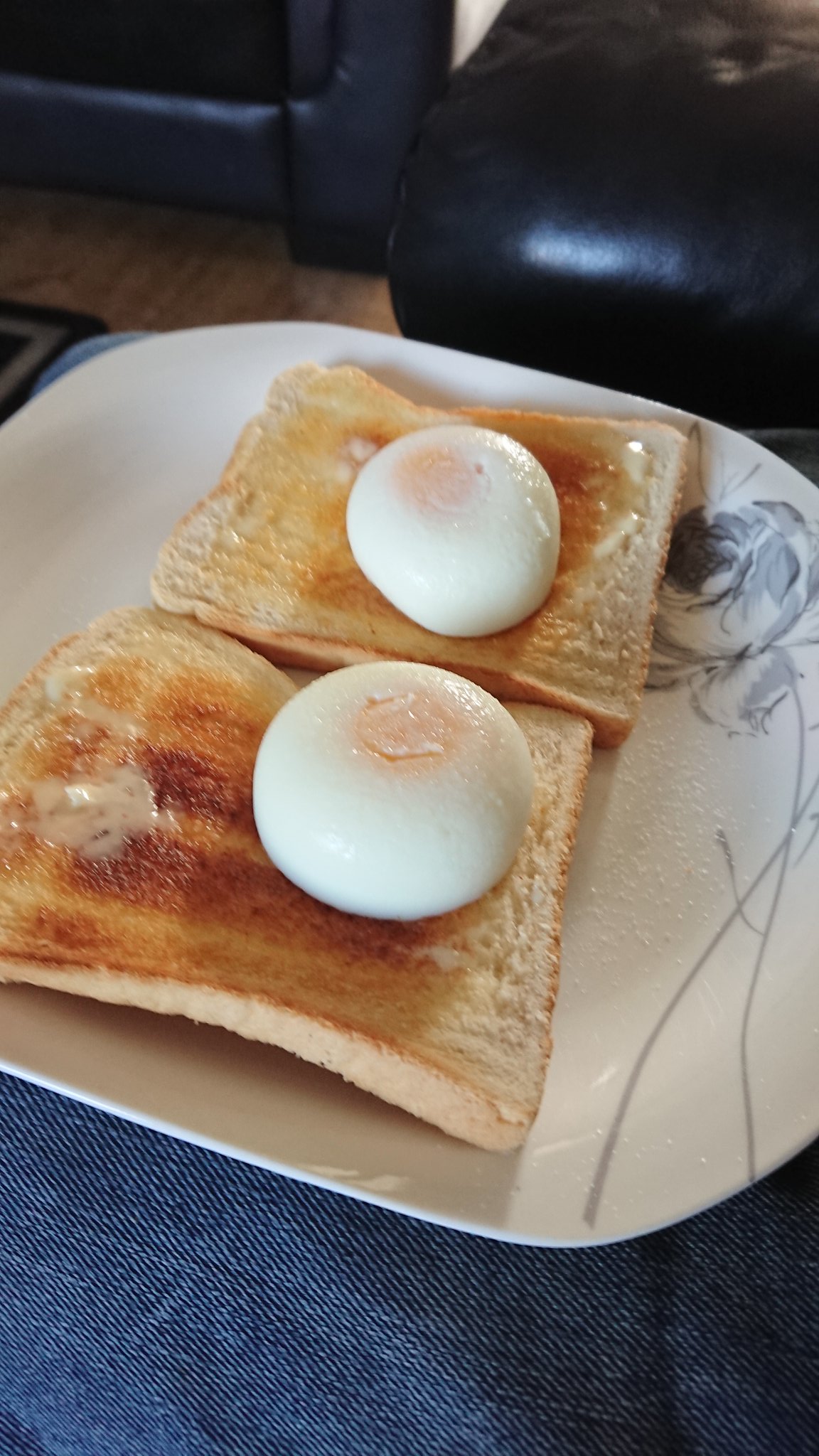 Samantha Reavley on X: Dad has made himself tits on toast for breakfast.  #yorkshiredad t.co6k36Xc3dHP  X