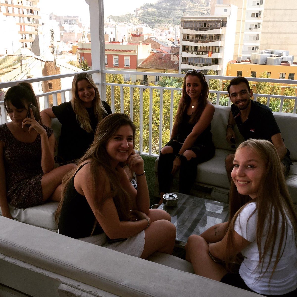 protocoloimep's tweet photo. Parte del grupo de 1° del Grado en Organización de Eventos, Protocolo y RRII en la #WelcomeWeek.

¡Bienvenidos a la familia IMEP!

#SomosIMEP https://t.co/vNYu1KD8lQ
