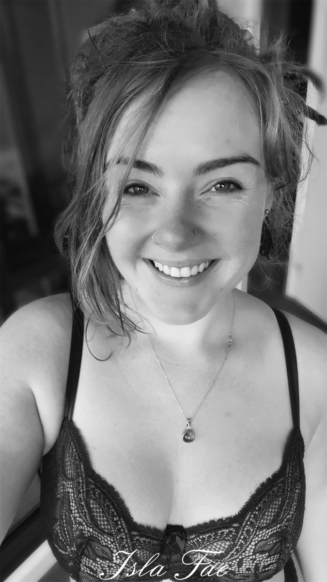 TheLovelyIslaxx's tweet photo. Everyone said I could be anything. 

So I became cute &amp; sexy 😝😉 https://t.co/jqKVLksYqf