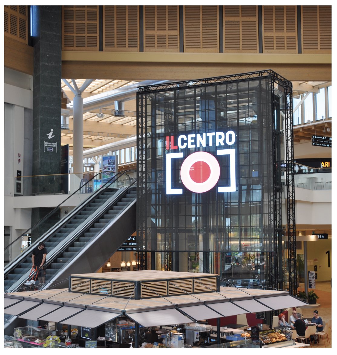 ScreenLineSrl's tweet image. ➡️ Great installation and clever use of the transparent led at Il Centro-Milan.
Proud of the excellent work of our 98 cabinet Nexnovo NR3 Pixel Pitch 3.9x7.8 for a total of 45,5 mq.
#screenline #transparentled #visualcommunication
