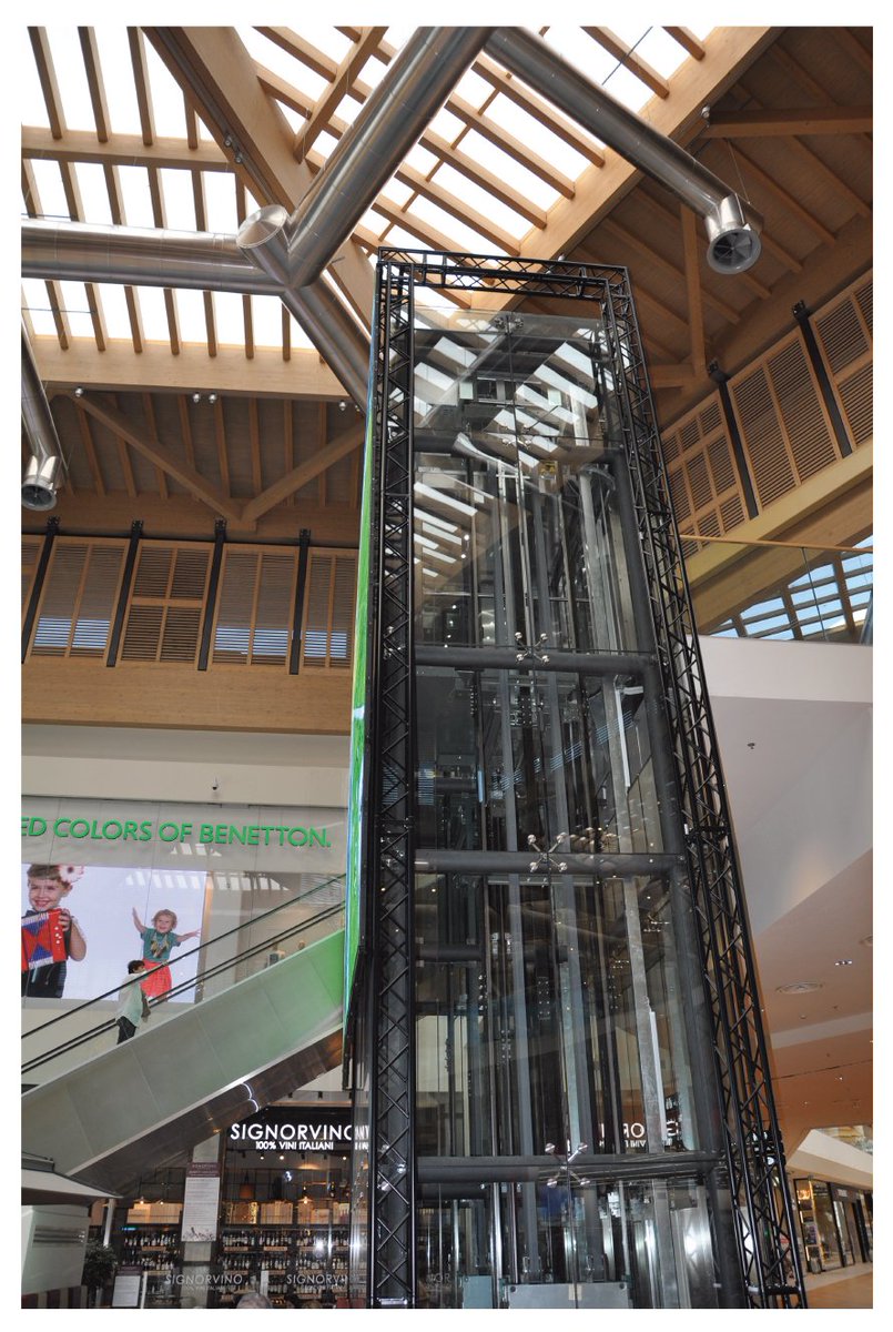ScreenLineSrl's tweet image. ➡️ Great installation and clever use of the transparent led at Il Centro-Milan.
Proud of the excellent work of our 98 cabinet Nexnovo NR3 Pixel Pitch 3.9x7.8 for a total of 45,5 mq.
#screenline #transparentled #visualcommunication