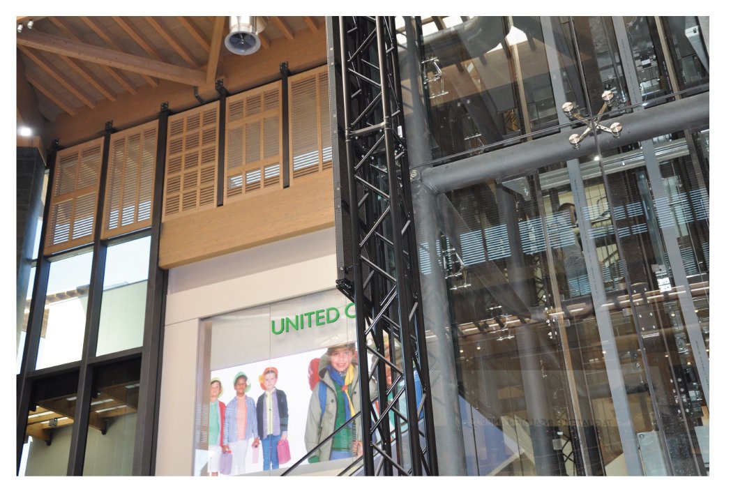 ScreenLineSrl's tweet image. ➡️ Great installation and clever use of the transparent led at Il Centro-Milan.
Proud of the excellent work of our 98 cabinet Nexnovo NR3 Pixel Pitch 3.9x7.8 for a total of 45,5 mq.
#screenline #transparentled #visualcommunication