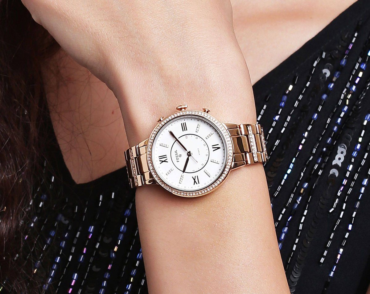 owspakistan's tweet image. FOSSIL VIRGINIA ROSE GOLD-TONE STAINLESS STEEL
Beauty meets brains—we've turned traditional into innovative with our battery-powered Virginia hybrid smartwatch.
Model # FTW5010
Price Rs.32,900
#fossillovers #fossilstyle #BrandMerchants #AbouTime #pakistan #nishatemporium