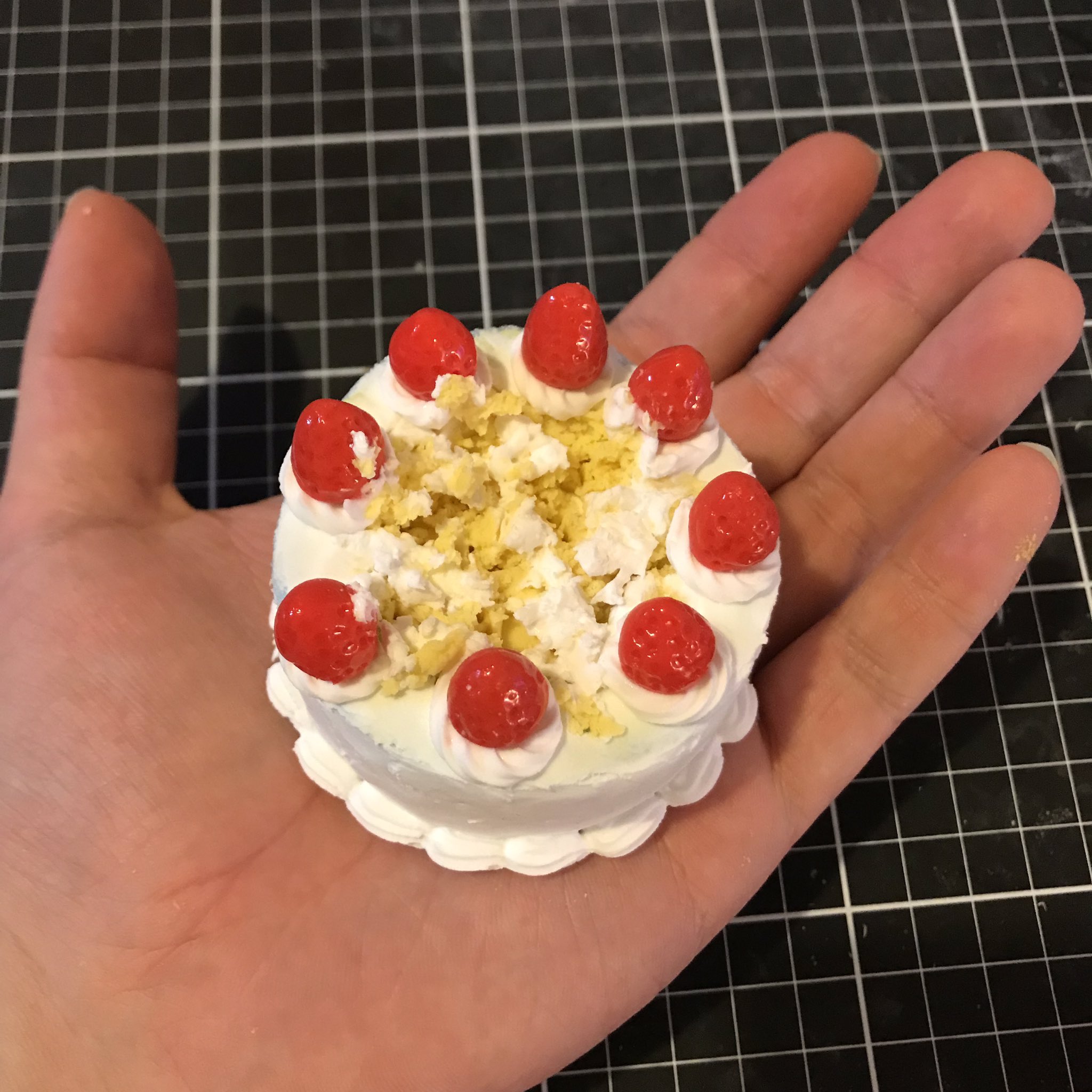 Twitter 上的 しばたたかひろ Takahiro Shibata 敬老の日なので 小麦粘土で 100歳の誕生日ケーキ をつくりました 19 9 16 毎日こむぎねんど 敬老の日 T Co 8w4d3s4t6q Twitter