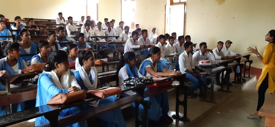 PSahebganj's tweet photo. #Poshan mah - Create an awareness to Youth groups - #health and Nutrition in @sahebganj, @dc_sahibganj @PiramalFdn @tini_tatatrusts @SBPJharkhand https://t.co/Ozlzh7NbeR