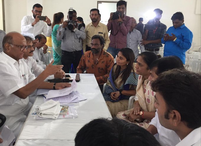 manasjoshi1607's tweet image. काँग्रेस आणि राष्ट्रवादी काँग्रेस यांच्या आघाडीवर शिक्कामोर्तब. येत्या विधानसभा निवडणुकीत राष्ट्रवादी आणि काँग्रेस महाराष्ट्रातील २८८ जागांपैकी प्रत्येकी १२५-१२५ जागा लढवणार. तर मित्रपक्षांसाठी ३८ जागा सोडण्याचा निर्णय.
#तर #आमचं #ठरलंय

#विधानसभेचाबिगुल
@harshal_rj