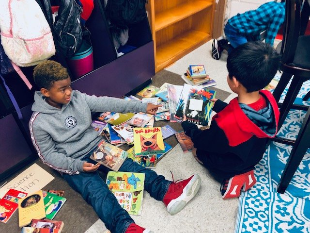 MrsShafferReads's tweet image. Mrs. Peyton's 4th grade class working together to create a classroom library.  @hcpss_rbes @hcpsselemla #WeAreRunningBrook  #literacyimpact