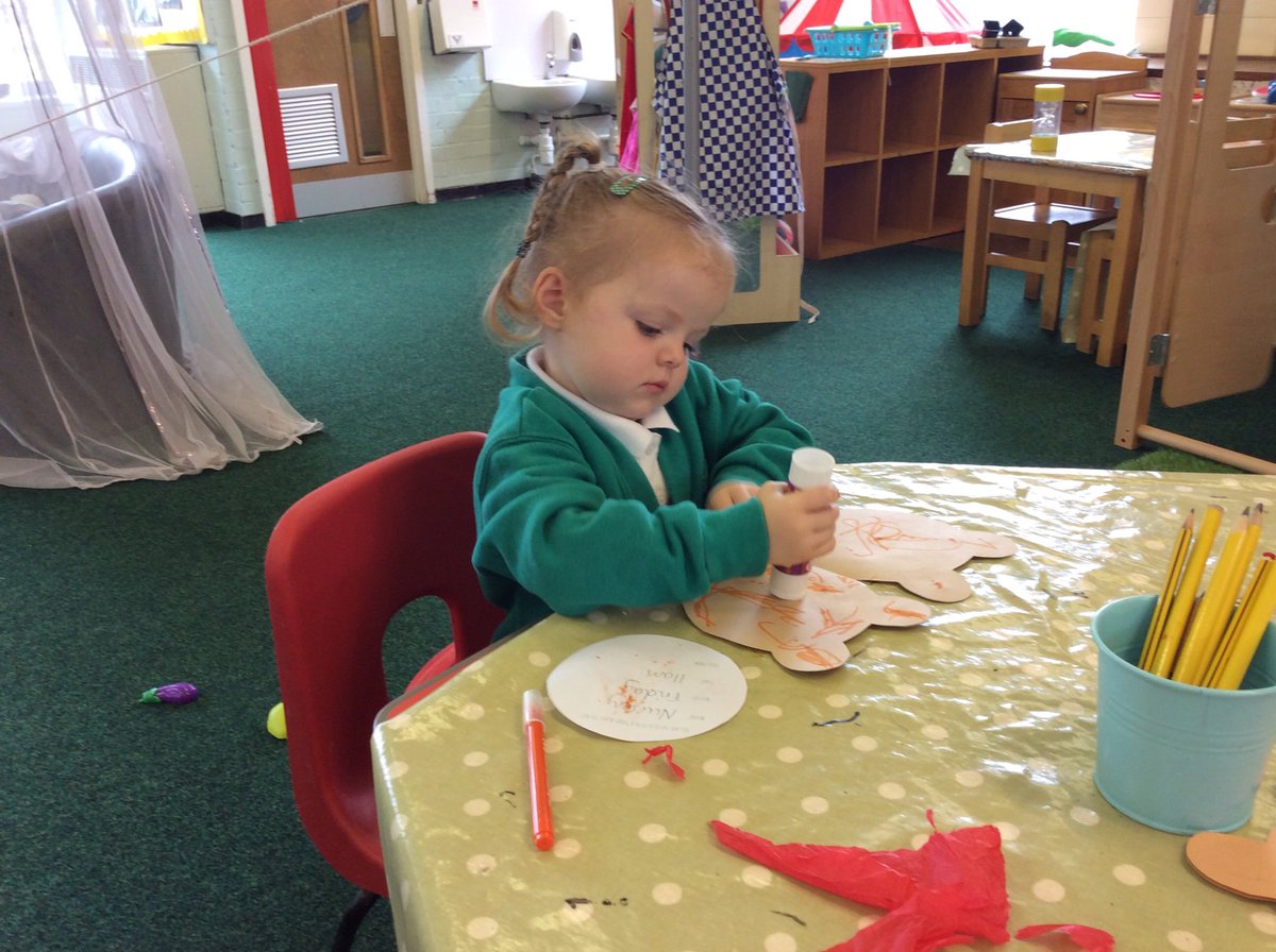 Springwood_Prm's tweet photo. #springcardiff have been making invitations for our teddy bears’ picnic on Friday! Look at how different and creative our bears are! #springlit #springcreative https://t.co/4syLByS2Yt