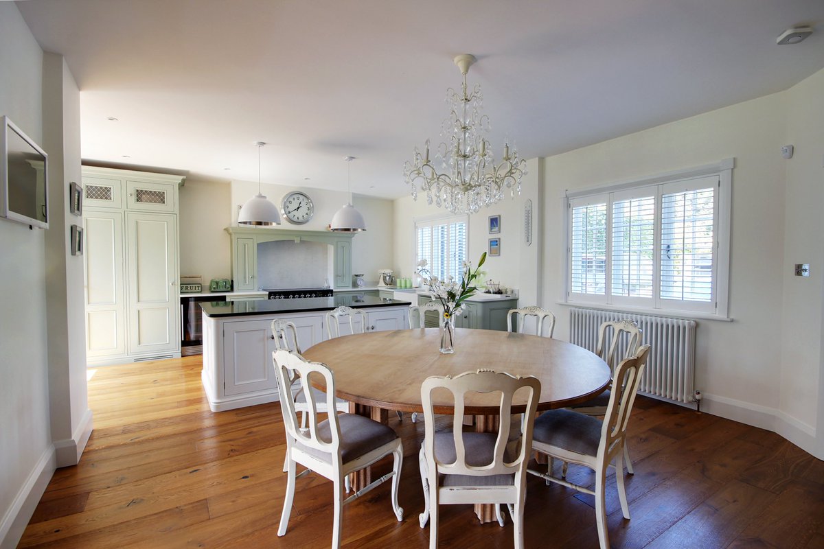 KitchenKev14's tweet photo. Had the opportunity to revisit a kitchen I completed in Worthing a few years ago now and it still looks amazing, so well taken care of. One of my top 3 favourites. https://t.co/QXyENBaC5v