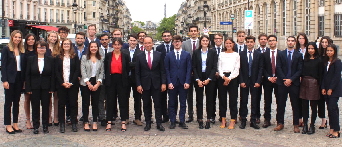 sbraconnier's tweet photo. Accueil de la Promo 2020 du Master de Droit public de l’économie. Nouveaux visages, nouvelle année, mais toujours la même cohésion et le même dynamisme ! @AssasParis2 @Assas_DPE https://t.co/PoDpHmDG3i