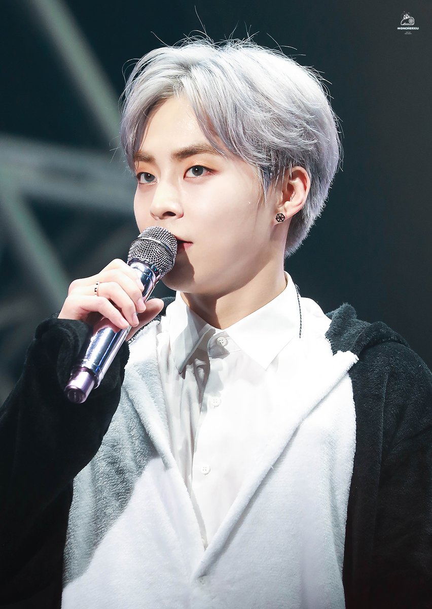 joajoakkk's tweet photo. 15.(엑소)시우민님
시우민님은 동안으로 유명한 아이돌이죠ㅠㅠ첫번째 두번째 사진이 3년이나 차이난다하시는데 바뀐거라고는 더 잘생겨지신 느낌??올해 30살되신 분 맞으신가요,,새내기라 해도 믿을 정도네요😭얼굴도 조그마한데다가 눈도크시고ㅠㅠ군대 잘 갔다 오시길 응원하겠습니다😊 https://t.co/t5EbYlXAhL