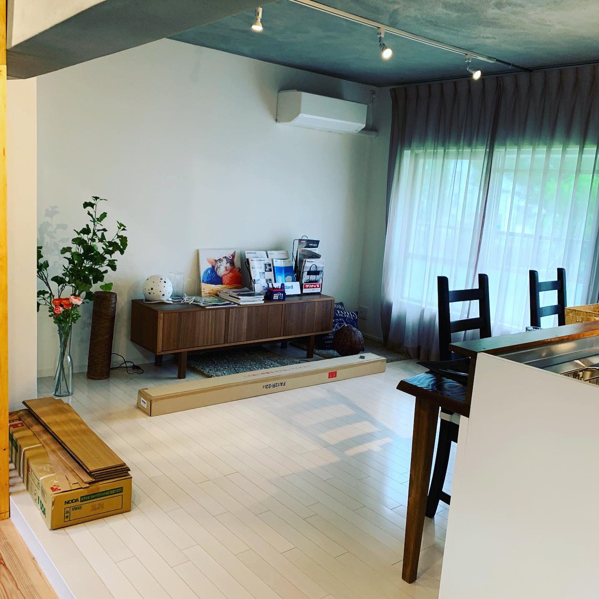 SKYCLEAN4's tweet photo. 本日は団地のリノベ物件の入居前清掃実施してきました。
2年ほどモデルルームとして使用されていた一室。やっぱり窓サッシは既存なんですよね〜💦
作業前は写真撮り忘れてしまったので後の写真だけ🙏
#リノベ物件 #ハウスクリーニング #skyclean #清掃業 https://t.co/g1oNUyimR8