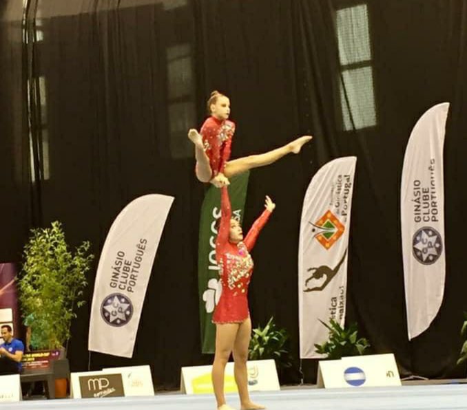 PSOE_CVillalba's tweet photo. ¡Qué grandes! 👏 Enhorabuena a Claudia Sánchez y Rocío Artero de @AndragaClub por la medalla de PLATA 🥈 conseguida en el Internacional de Lisboa 🤸‍♀️🇵🇹

#SiempreHaciaDelante https://t.co/QgbQ4FbzSx