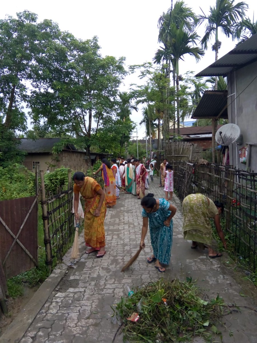 SupratimGoswami's tweet image. Swachhta Hi Seva. One of today&apos;s activities at AWCs of dibrugarh Urban ICDS project. #PoshanMaah2019 #SahiPoshanDeshRoshan #SwachhBharat #SwachhtaHiSeva @MinistryWCD @NITIAayog @POSHAN_Official @PoshanAssam @PDibrugarh @PMOIndia @MannKiBaat_PMO @smritiirani @PhukanGitashree