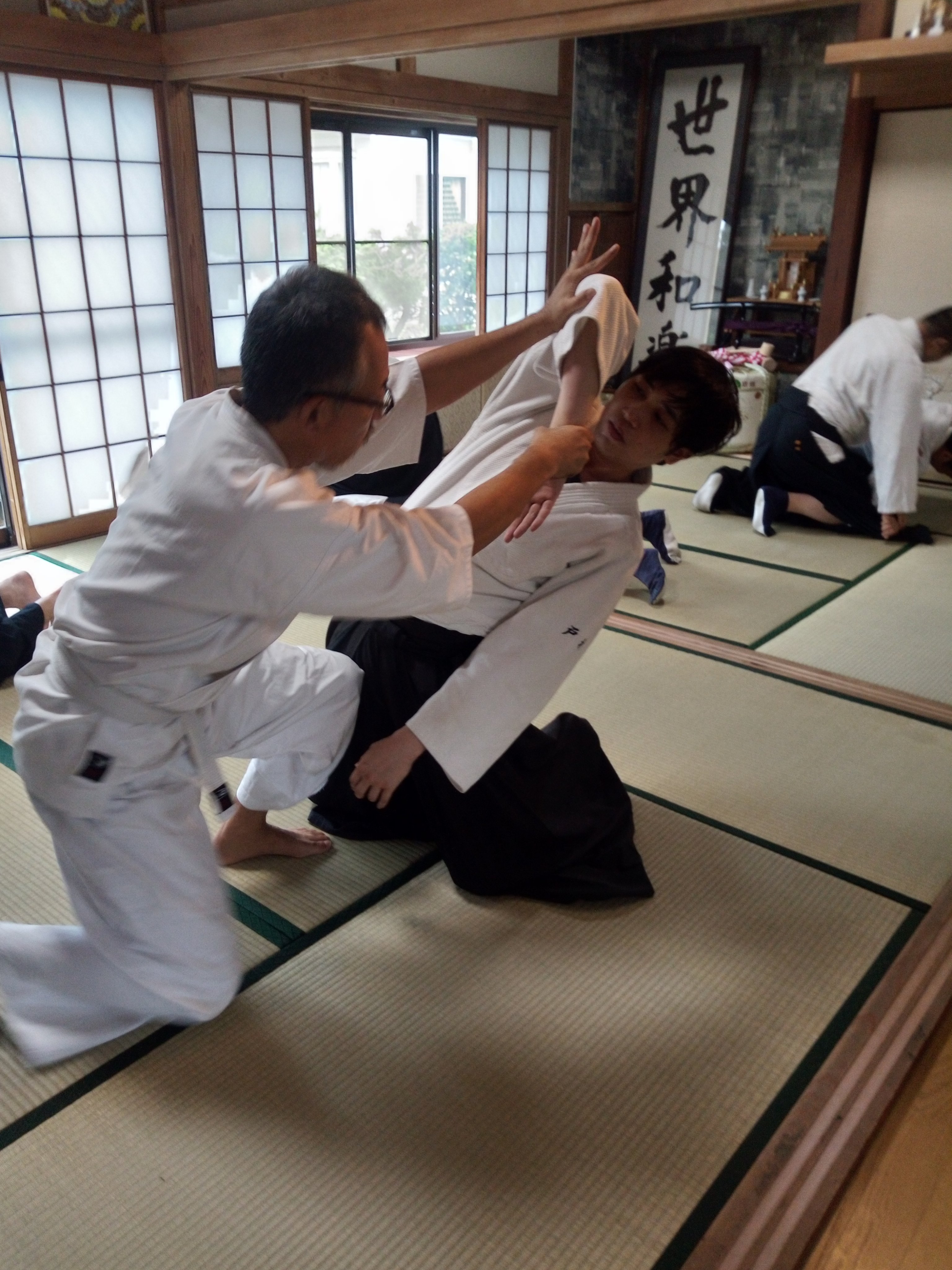 ট ইট র Aikido Budo Japan 道場開式 古式に則り不動真言 のうまくさまんだばざらだん を唱えながら 剣印十方五処加持を 挙行させていただきました 今後は 不動明王の煩悩に惑わされない空の智慧に帰依 し 精進いたします T Co Tngwze8hyj