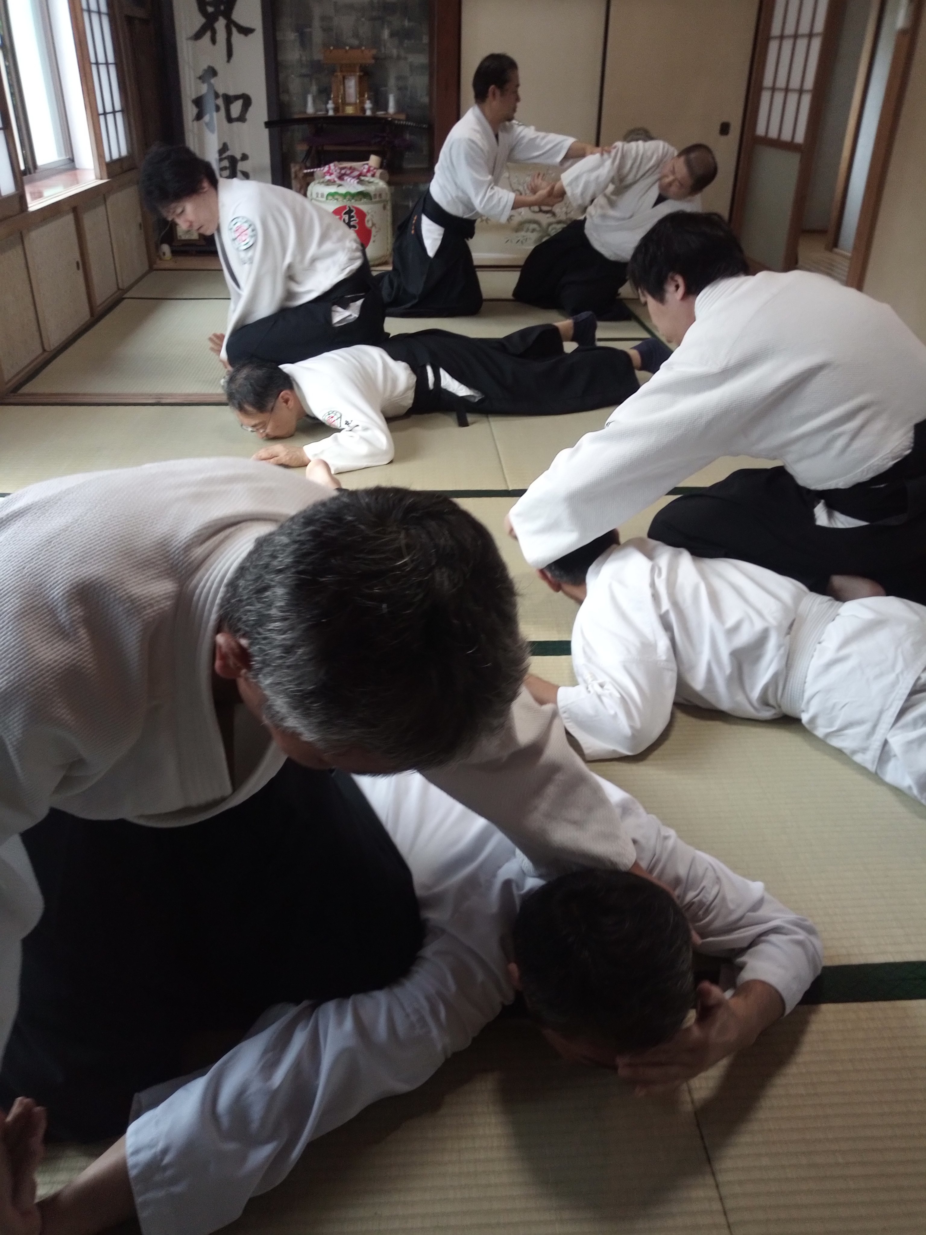 ট ইট র Aikido Budo Japan 道場開式 古式に則り不動真言 のうまくさまんだばざらだん を唱えながら 剣印十方五処加持を 挙行させていただきました 今後は 不動明王の煩悩に惑わされない空の智慧に帰依 し 精進いたします T Co Tngwze8hyj