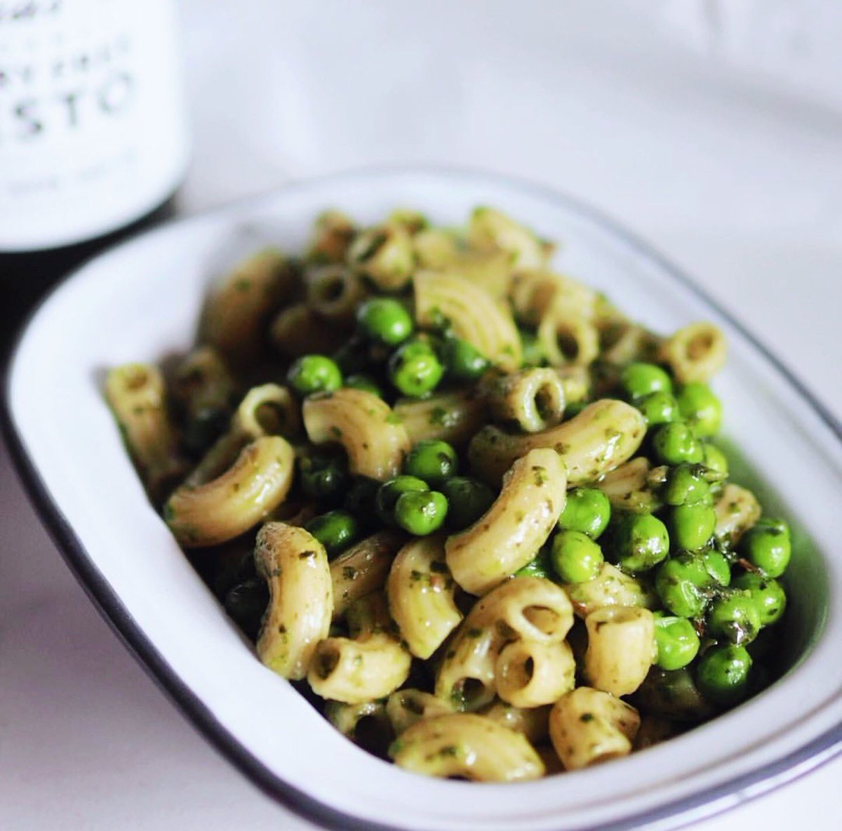Pesto, pasta and peas! A perfectly easy #meatlessmonday meal 👌🏼 Our brilliant stockist Nina’s IGA shared this great weeknight dinner idea with our fresh all natural Pesto sauce.

#pestopasta #RecipeOfTheDay