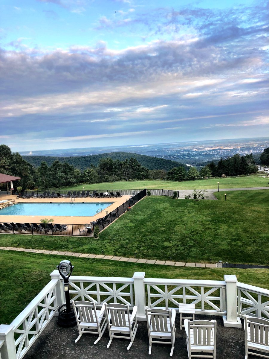 aggregatemanint's tweet photo. Good morning from the historic #summithotel in Pennsylvania. #Hazemag dealer conference https://t.co/SR6S2gFJNh