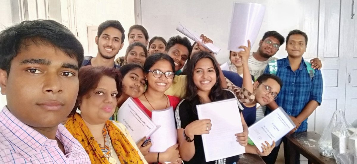 CollegeChandra's tweet photo. Students flaunting certificates after attending workshop https://t.co/NQbyIQojEs