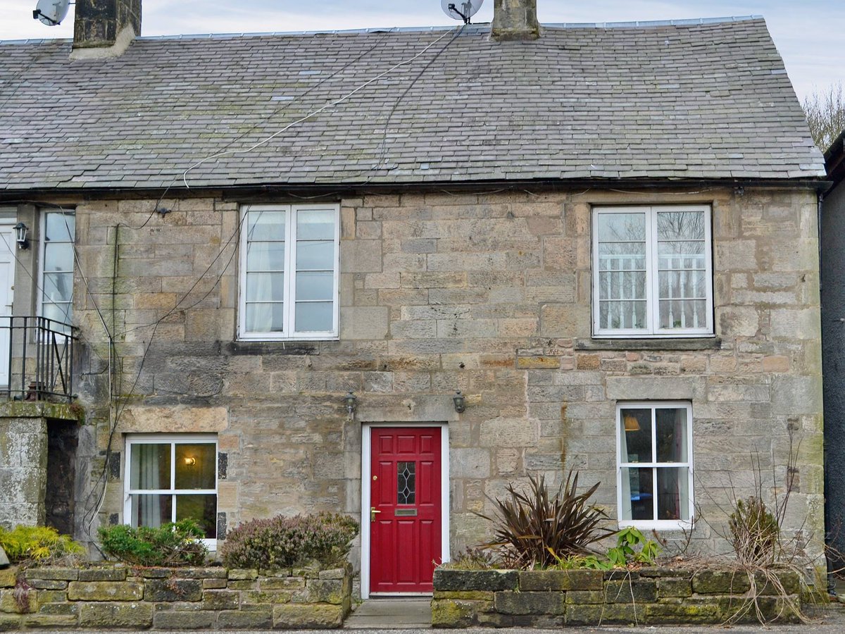 AllanHotel's tweet photo. We have a lovely self-contained apartment, on the ground floor with its own separate entrance. It sleeps six and has two bathrooms, plus a comfortable lounge and kitchen. It is the perfect little Holiday Cottage πͺπ‘π #Borders #Carlops #Scotland #VisitScotland #AllanRamsayHotel https://t.co/lrsPcX2sAE