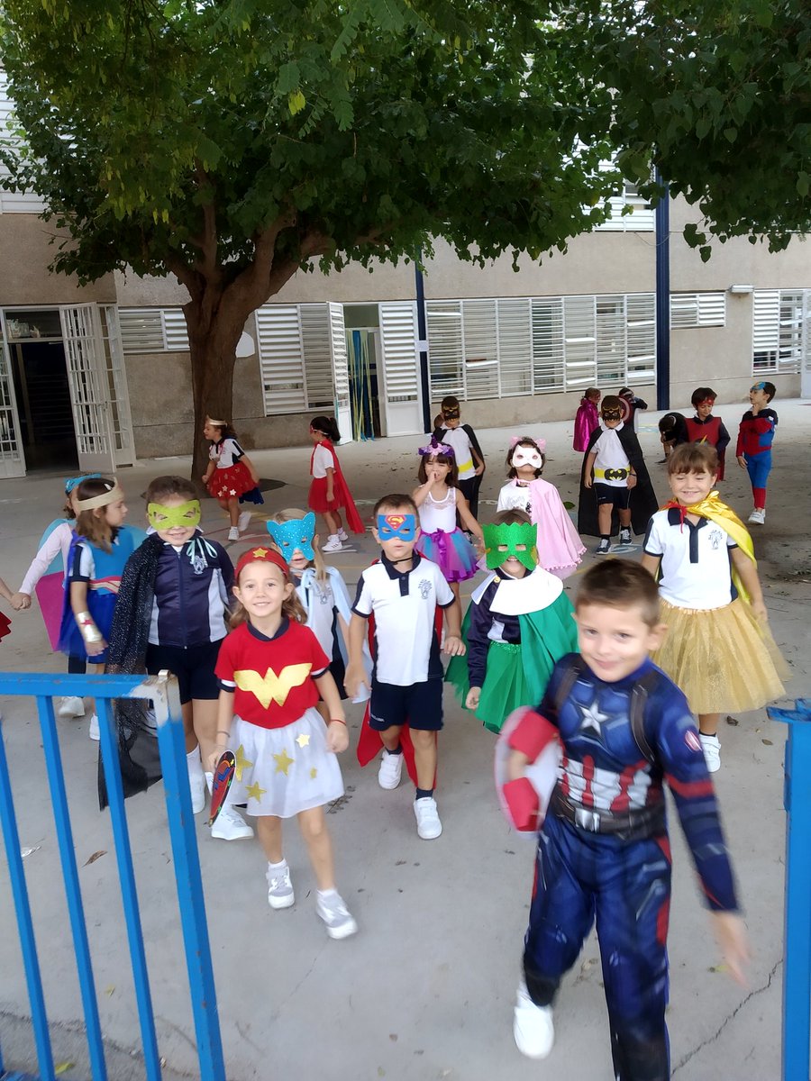 csabea1's tweet image. Superhéroes y heroínas.