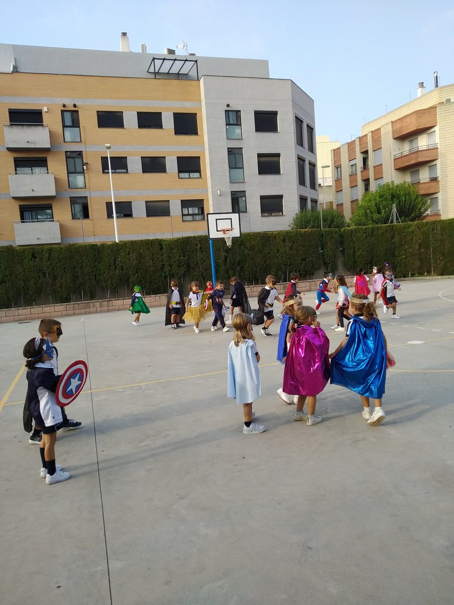 csabea1's tweet image. Superhéroes y heroínas.