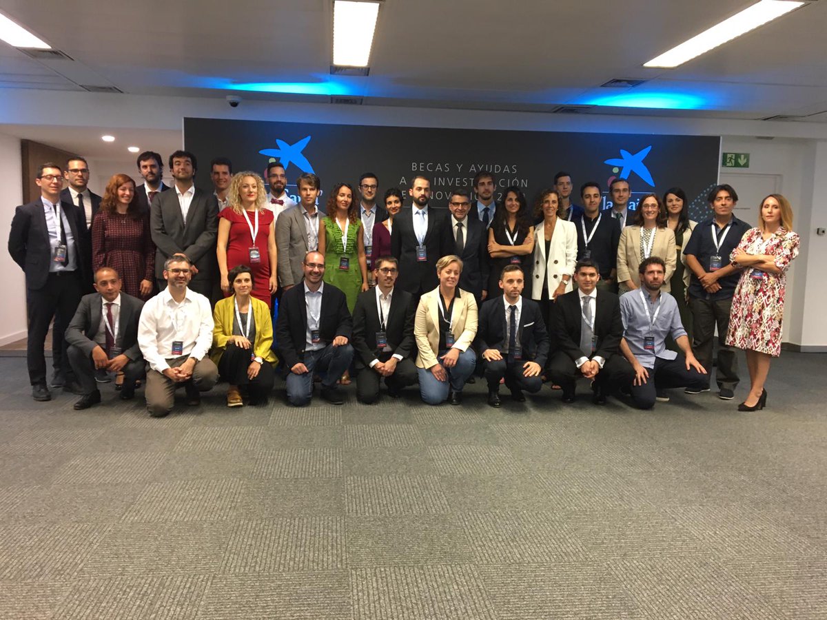 CaixaResearchCA's tweet photo. Són molts els centres espanyols i portuguesos que es troben avui representats en aquesta ceremònia de beques i projectes de #RecercalaCaixa.

A la imatge els investigadors reconeguts amb les Beques i Ajuts a la Recerca e Innovació 2019 https://t.co/tQGXJCVqyT