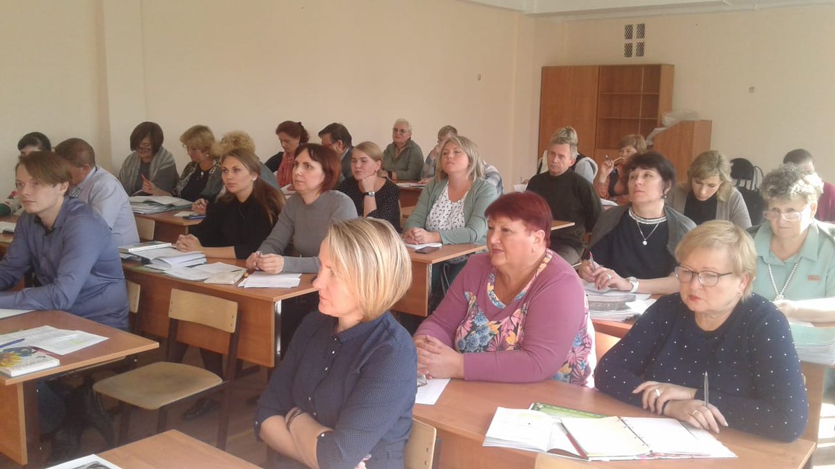 6_mbou's tweet photo. На сентябрьском совещании при директоре педагогический коллектив обсудил текущие вопросы функционирования учреждения. А также директор школы Ю.М.Королькова наградила представителей педагогического коллектива за качественную организацию торжественной линейки ко Дню знаний. https://t.co/ZIkyn8zlGr