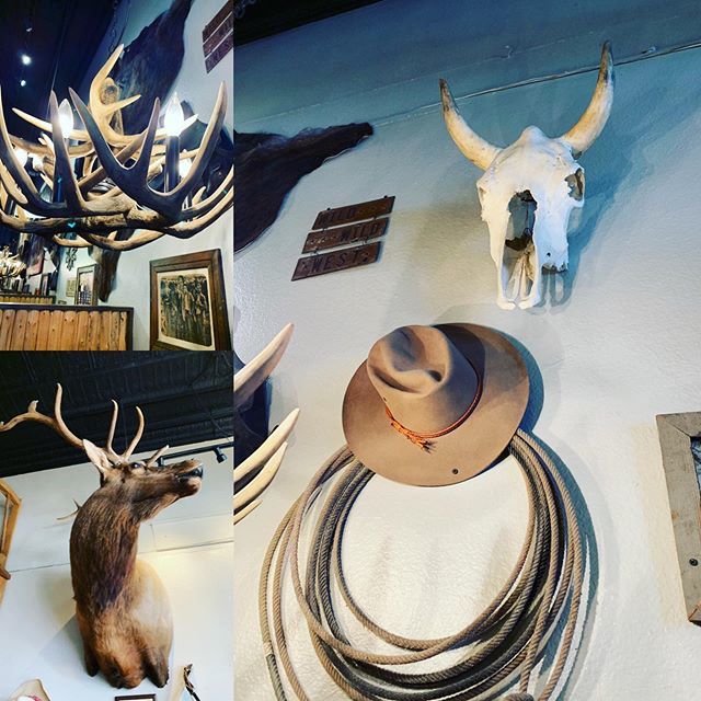 HaydenJamesPrep's tweet photo. I’m a big fan of game trophies and antler chandeliers.  #survivalknife #gaming #outdoorlife #backpacking #knives #fishing #frictionfire #survivalcraft #camp #bushcrafter #paracord #wildlife #firestarter #survivor #edcgear #bushcraftgear #shtf #knifeporn … https://t.co/MG7CpCIqw2 https://t.co/QSHMw9kmyc