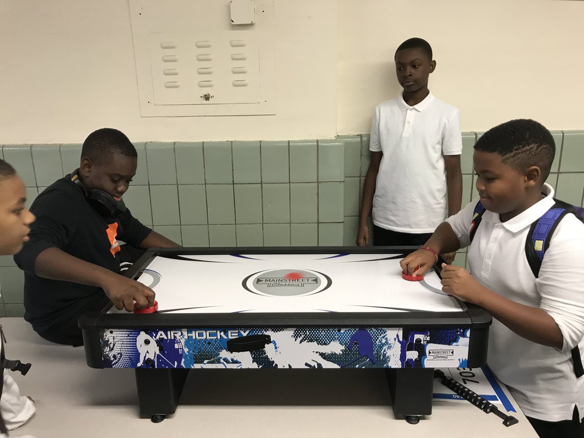 New York Edge @ I.S. 381 held a carnival on Friday for all students and parents. Thanks to Ms. Sharea Thomas, NYE After School Coordinator for putting it all together.
<a href="/District22BKNY/">District 22 Brooklyn</a>