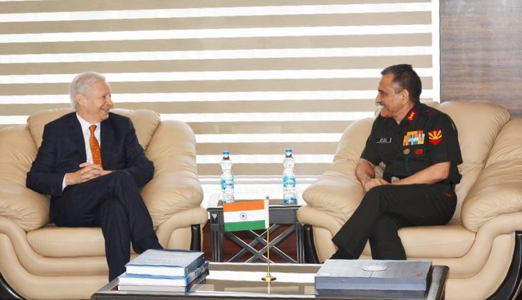 easterncomd's tweet photo. #Interactions2019
#VisitForeignDelegtion2019
HE Mr Kenneth I Juster, Ambassador of #USA to #India called on the #ArmyCdrEC at Fort William, Kolkata on 16 Sep. The interaction was aimed to strengthen Defence Cooperation between the two nations @adgpi @SpokespersonMOD https://t.co/zEQkcxLCmj