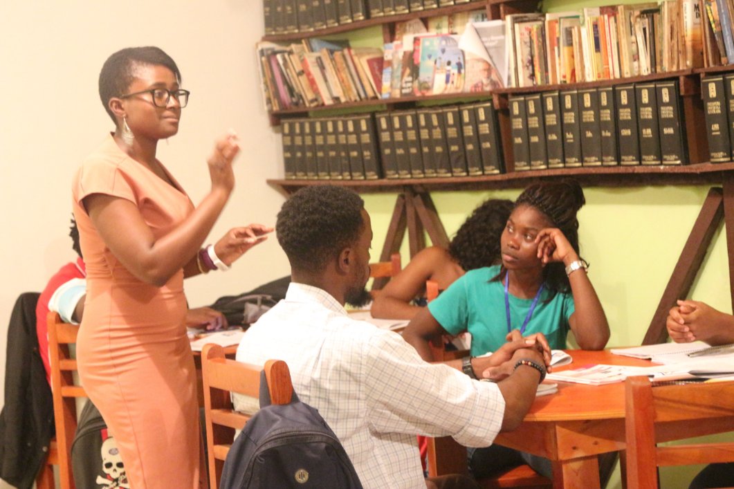 La profesora de Comunicación Digital, Estefanía MAWA, hace un repaso general de todo lo que ha enseñado a nuestros alumnos. Y así prepararlos para el examen. CHICOS APROVECHEN LA OPORTUNIDAD DE ORO¡¡
<a href="/UNICEFAfrica/">UNICEF Africa</a> <a href="/uniceflac/">UNICEF Latin America</a> <a href="/UNICEFenEspanol/">UNICEF en español</a> <a href="/UNICEFGuineaEcu/">UNICEF Guinea Ecuatorial</a> <a href="/UNICEFinnovate/">UNICEF Innovation</a>