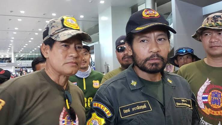 ThailandImage's tweet photo. @3EFxKBBKrWp46GY พระเอกตัวจริงพี่บิณฑ์ ทำเพื่อสังคม วิ่งเข้าพื้นที่อุบล #SaveUbon2019 
ช่วยคนควักเนื้อ 1 ล้านกว่าบาท นำร่องคนไทย จนประชาชนบริจาคผ่านบิณฑ์ เชื่อใจบิณฑ์มากกว่ารัฐบาล วัดกันด้วยยอดรวมตอนนี้ทะลุ 100 ล้านบาท ตลอดเวลาทำเพื่อสังคม #บิณฑ์ #พระเอกตัวจริง https://t.co/oueyTjGc8q