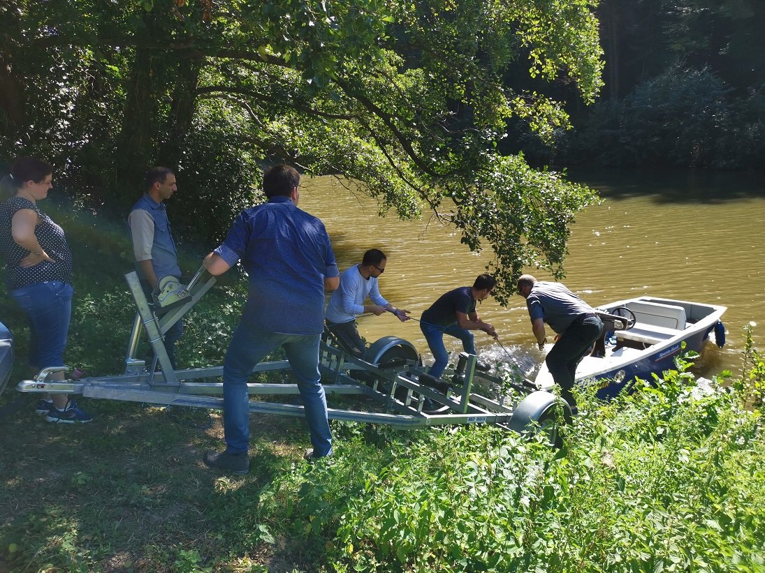 pl_rlp's tweet photo. Startschuss für die Solarbootregatta 2020, in Bad Bergzabern trafen sich interessierte Lehrkräfte der Realschule plus. Fachlehrkräfte werden gemeinsam mit ihren Lerngruppen ein "seetaugliches" #Solarboot entwickeln und herstellen. Ziel: im Sommer 2020 eine #Regatta durchführen. https://t.co/NhQUIJD5TV