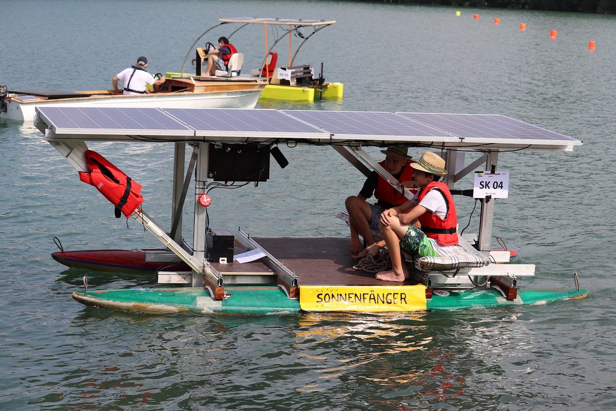 pl_rlp's tweet photo. Startschuss für die Solarbootregatta 2020, in Bad Bergzabern trafen sich interessierte Lehrkräfte der Realschule plus. Fachlehrkräfte werden gemeinsam mit ihren Lerngruppen ein "seetaugliches" #Solarboot entwickeln und herstellen. Ziel: im Sommer 2020 eine #Regatta durchführen. https://t.co/NhQUIJD5TV