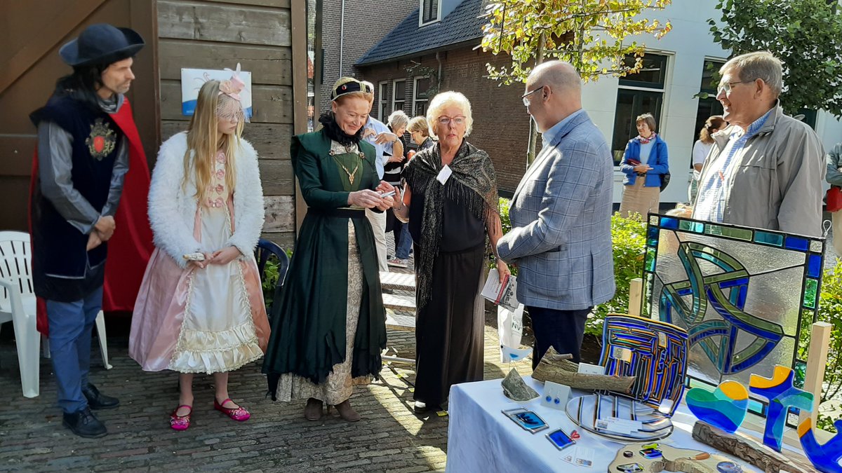 HDSR_waterschap's tweet photo. Net als Anna van Egmond ook nieuwsgierig geworden naar onze nieuwe route Fietsen langs dijken en gemalen in de Lopikerwaard? Bekijk 'm via @iziTRAVEL of via onze website: https://t.co/LohMRVkT1N #fietsroute #watererfgoed #OMD2019 https://t.co/RrmwbsyHCp