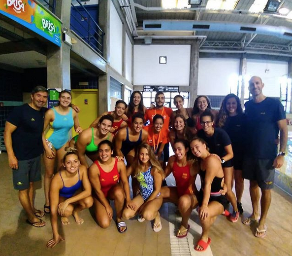 fmn_oficial's tweet photo. #Waterpolo Nuestras madrileñas Sofía Díaz, Lucía Gómez y Paula Camus quintas en el Mundial después de ganar a Estados Unidos. https://t.co/PvUOFTtSQH https://t.co/3ku6s8WPCg