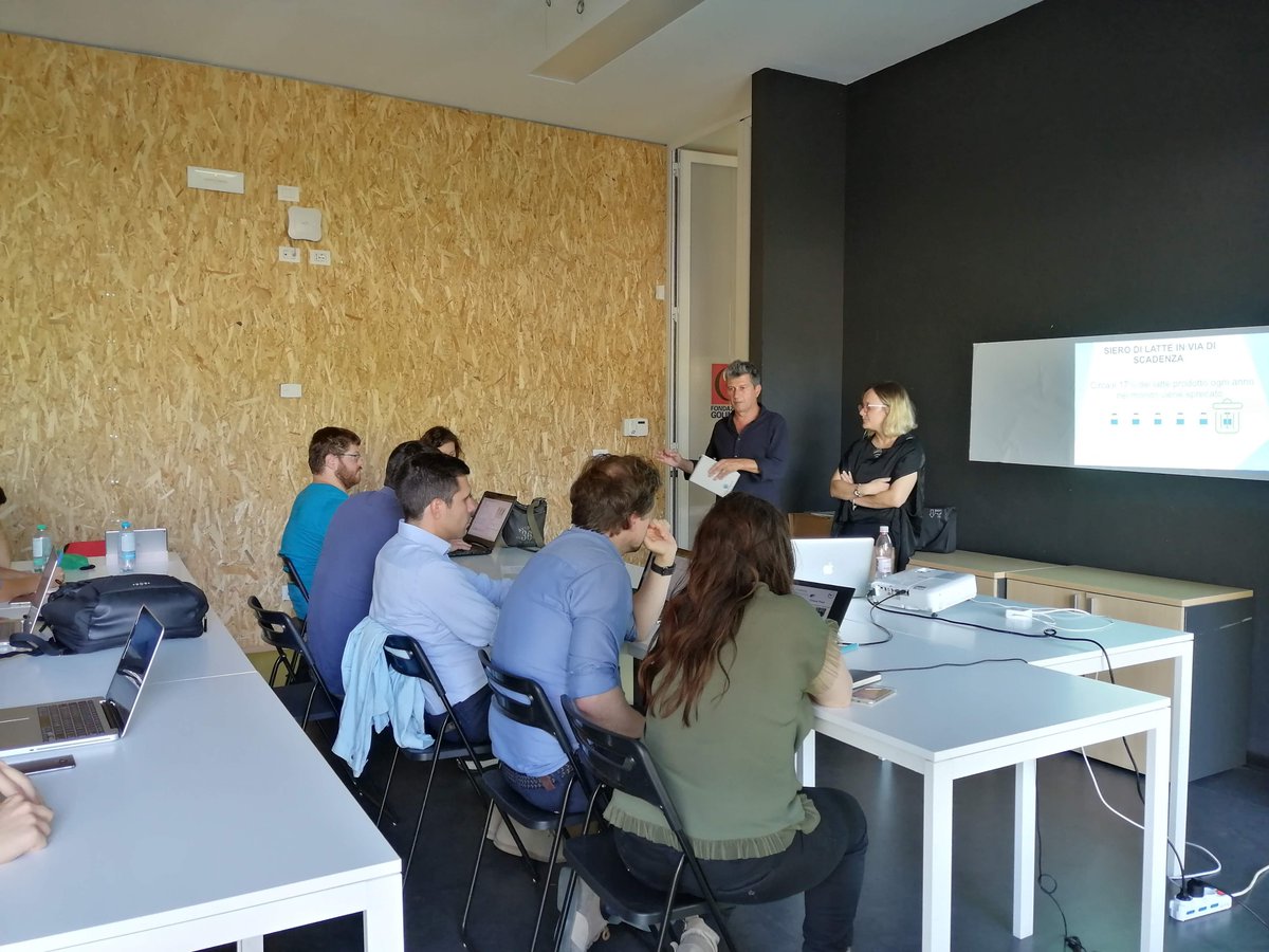 EmiliaRomagnaStartUp (@erstartup) on Twitter photo 🏆 Tempo di #feedback al #DemolitionDay per la #StartCupER 2019 con <a href="/dgiluz/">Gianluca Dettori</a>
💣 "Un punto di vista diverso dal vostro è prezioso. Se quello che vi dico vi dà fastidio, probabilmente tocca un nervo scoperto che sentivate già anche voi. Quello è un elemento da esplorare"🔍 🏆 Tempo di #feedback al #DemolitionDay per la #StartCupER 2019 con <a href="/dgiluz/">Gianluca Dettori</a>
💣 "Un punto di vista diverso dal vostro è prezioso. Se quello che vi dico vi dà fastidio, probabilmente tocca un nervo scoperto che sentivate già anche voi. Quello è un elemento da esplorare"🔍