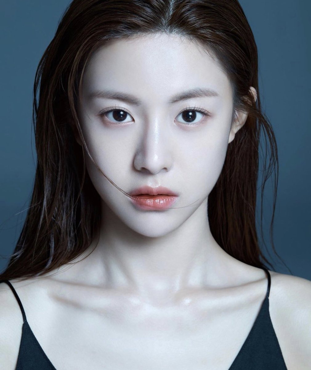 민서 韓国の新人女優さんでおられるコ ユンジョン 고윤정 さんまじの美女 でこの完璧なお顔に圧倒されてる インスタでちょくちょくお目にかかっていたので凄く気になっていて モデルさんかと思っていましたが女優さんでしたか この美貌ならいろんな 広告