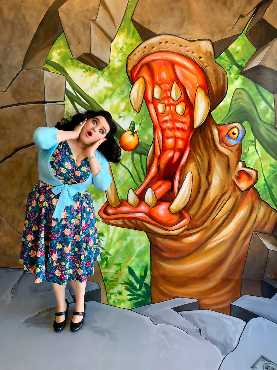 🍏Don’t feed the animals🍏 starting the week off with another fun picture from our day <a href="/illusions_SF/">Museum of 3D Illusions - San Francisco</a> and how I was about to become a tasty snack for this hippo😋

📸by my sweet hubby <a href="/garyzface/">Gary Greco</a> 

#sfblogger #SanFrancisco #sanfranciscoblogger #ootd #psootd