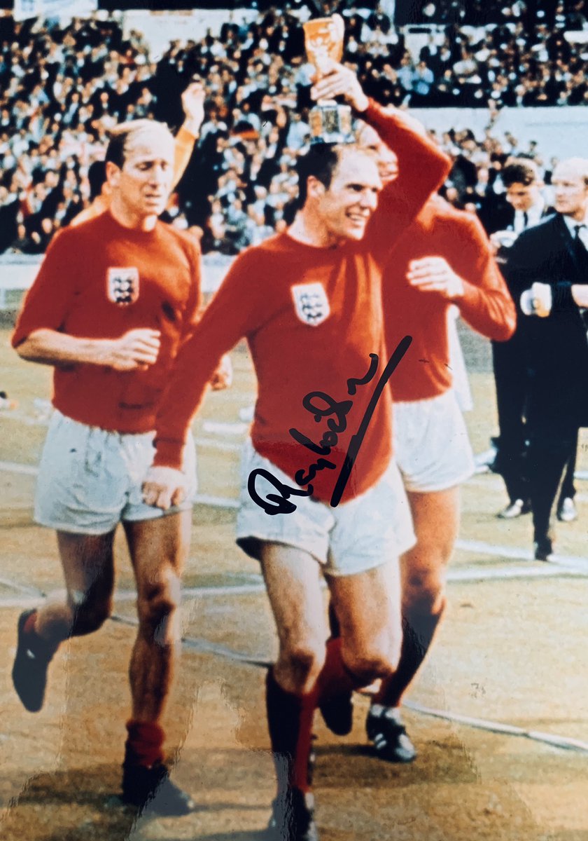 Sportsignings's tweet photo. Win this Ray Wilson signed photo. FAV to enter.. #egg #england66 #comp #66final https://t.co/TASofiUslt