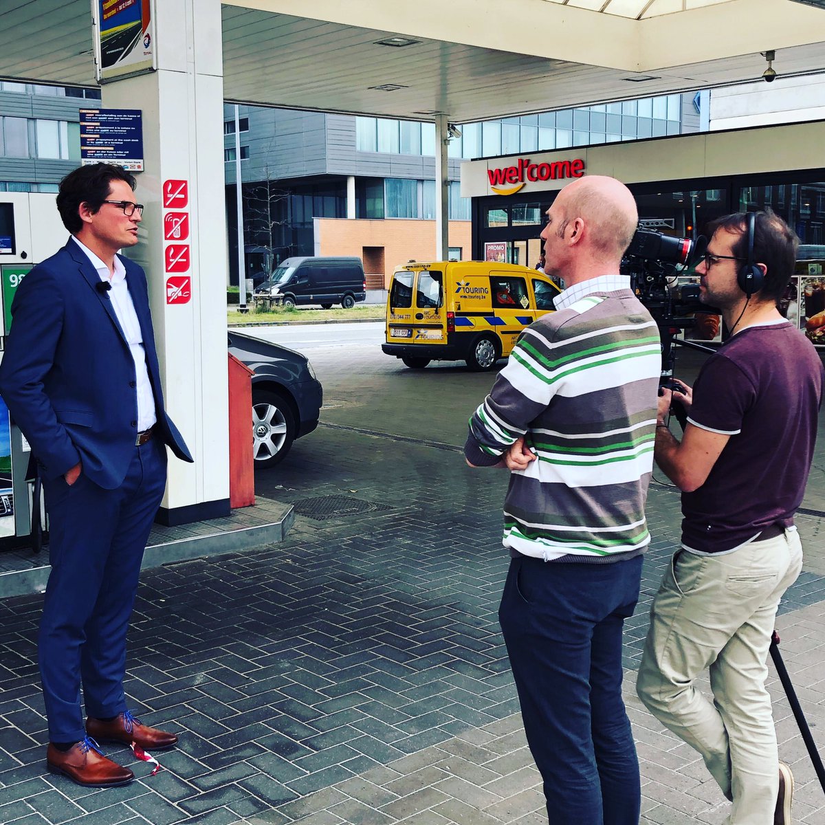 bjorncrul's tweet photo. Samen met @ingebliktbe een reportage aan het maken over rijden op #CNG voor Z-Energy @KanaalZ. Volgende week dinsdagavond op uw scherm. #Comm2B #thecontentcompany #energytransition https://t.co/iNfLSpbgDs
