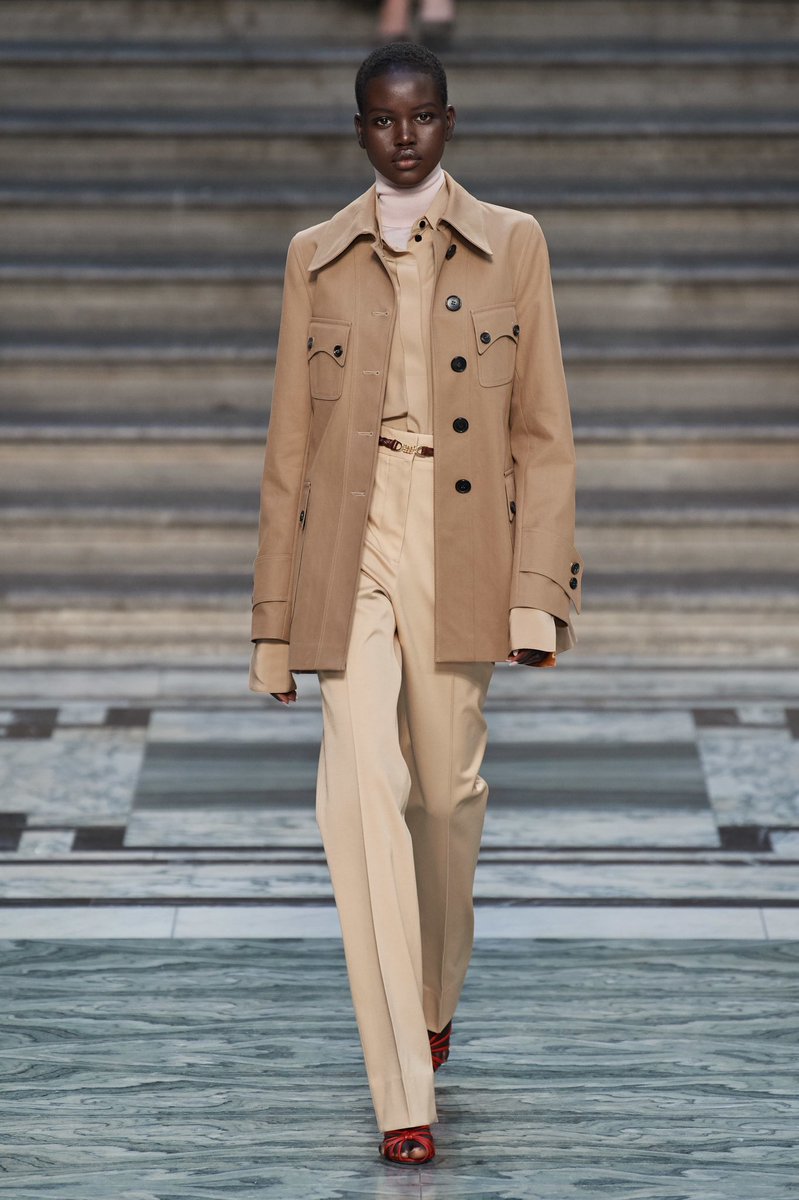 highendfashn's tweet photo. Victoria Beckham SS20 #LFW https://t.co/exWYRVKxWp