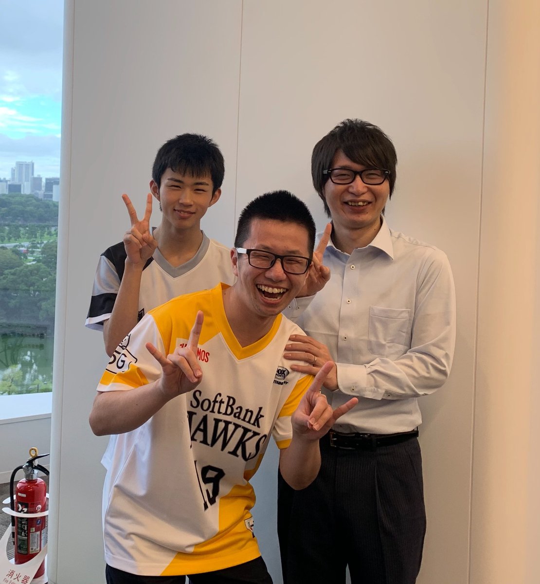 柳虎士郎 ゆさ 憧れのたいじさんとツーショットを撮っていただきました 僕のスプラトゥーンを始めたきっかけでもあり パワプロを始めたきっかけでもある方なので めちゃめちゃ緊張しました 笑 そしてさんらいく師匠とたいじさんとの写真 文字数的 柳虎士郎 ゆさ 憧れのたいじさんとツーショットを撮っていただきました 僕のスプラトゥーンを始めたきっかけでもあり パワプロを始めたきっかけでもある方なので めちゃめちゃ緊張しました 笑 そしてさんらいく師匠とたいじさんとの写真 文字数的