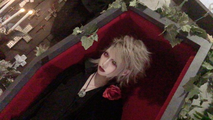 コフィンきるしゅたいん⚰️ https://t.co/4IG0c7whot<a href="/tag/visualkei"class="tags"><span>#visualkei</span></a><a href="/tag/%E5%B9%B3%E6%B8%85%E7%9B%9B"class="tags"><span>#平清盛</span></a><a href="/tag/%E9%AD%94%E7%95%8C%E7%94%9F%E3%81%BE%E3%82%8C%E9%AD%94%E7%95%8C%E8%82%B2%E3%81%A1"class="tags"><span>#魔界生まれ魔界育ち</span></a><a href="/tag/%E3%83%B4%E3%82%A3%E3%82%B8%E3%83%A5%E3%82%A2%E3%83%AB%E7%B3%BB"class="tags"><span>#ヴィジュアル系</span></a><a href="/tag/%E5%B0%91%E3%81%97%E3%81%A7%E3%82%82%E6%B0%97%E3%81%AB%E3%81%AA%E3%81%A3%E3%81%9F%E3%82%89"class="tags"><span>#少しでも気になったら</span></a>